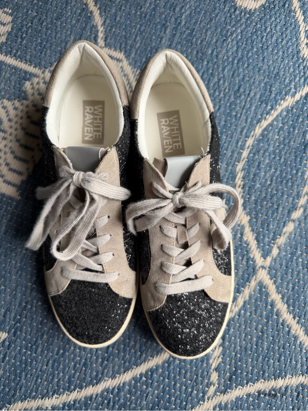 White Raven Women's Black Glitter & Gray Suede Lace-Up Sneakers
